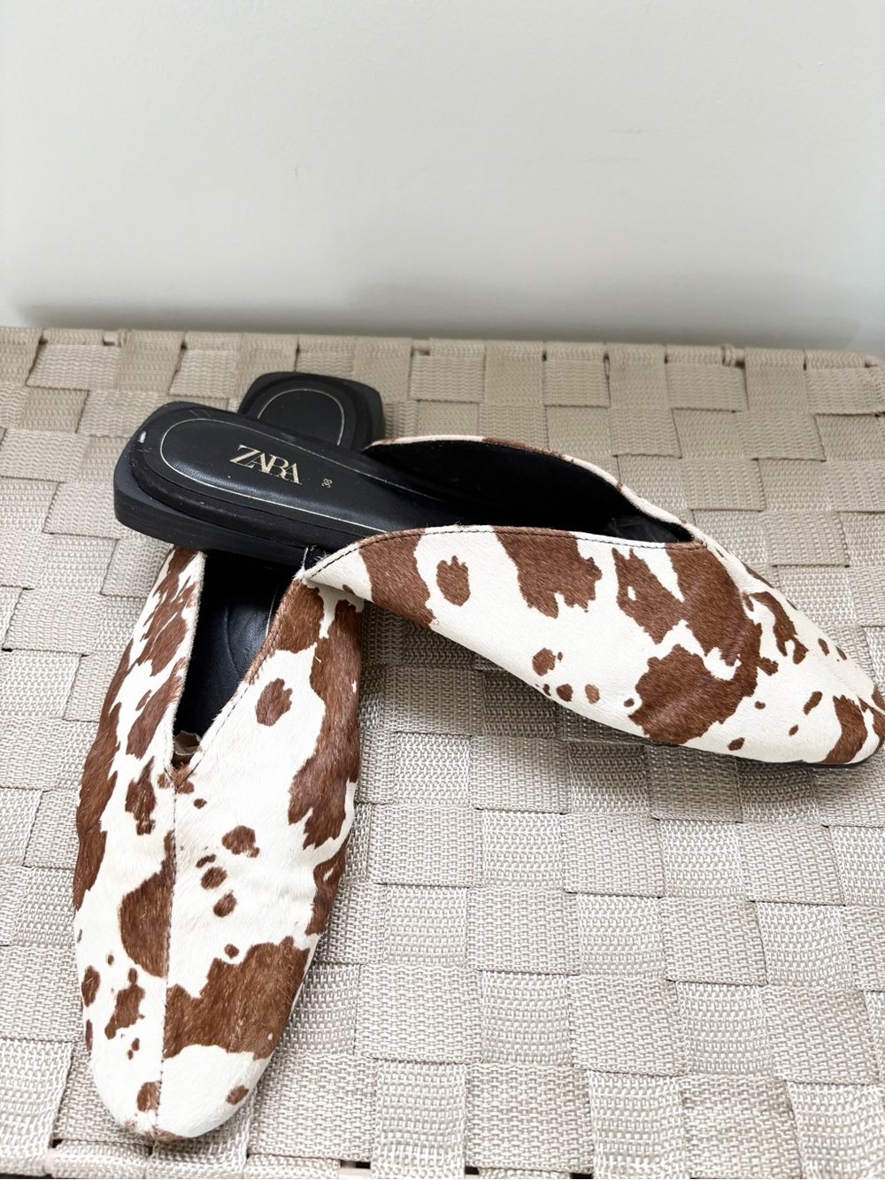 Zara cowhide print slide mules/clog flats sz 38 brown/cream
